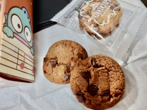 サンリオコラボのチョコチップクッキーが買えたので記事にしようと調べてたら面白そうなものを見つけた。【森永製菓】