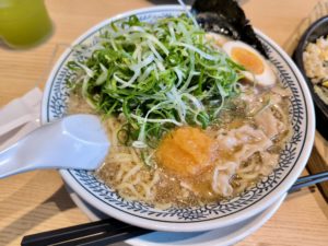 丸源ラーメンのスタッフさん達、みんな元気だから、こっちも元気もらえる。